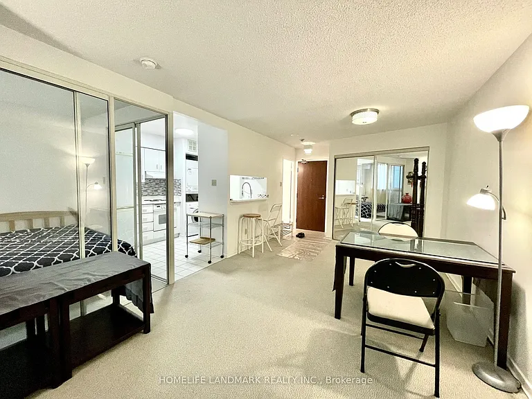 1055 Bay St #613 — Photo 4