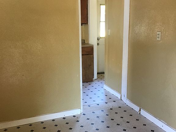 4th image of 119 Ike St