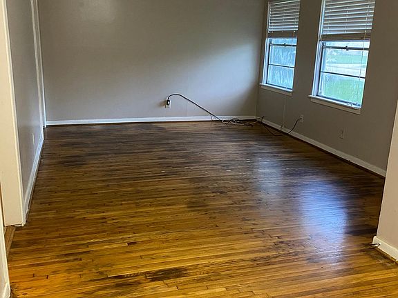 2nd image of 209 Cypress St