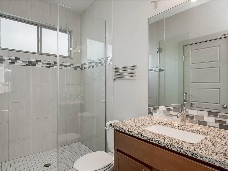 2612 Willow St #B — Photo 17