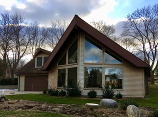 930 S Shore Dr, Holland, MI 49423