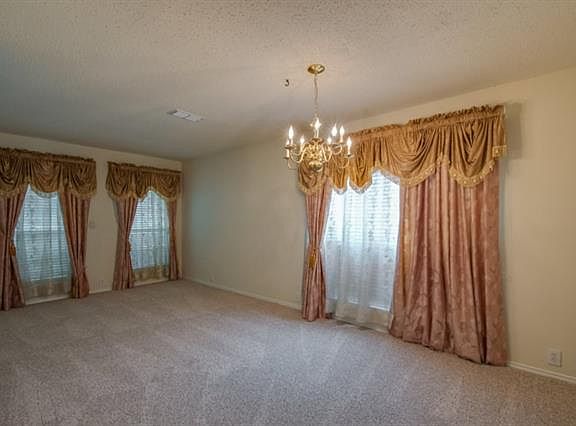 4th image of 1002 Carlisle Dr