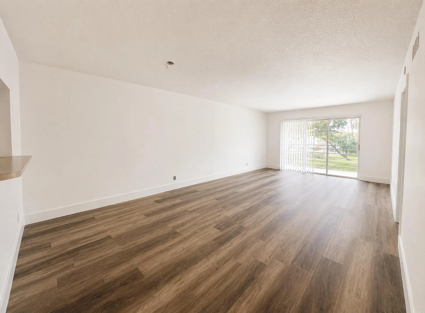 2 bed, 2.0 bath, 960 sqft, $1,900 — Photo 3