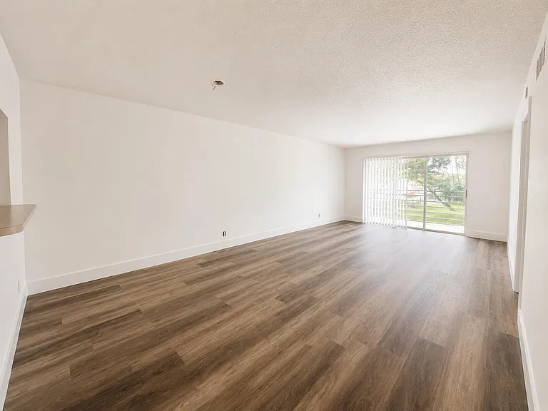 601 S State Road 7 #2H — Photo 3