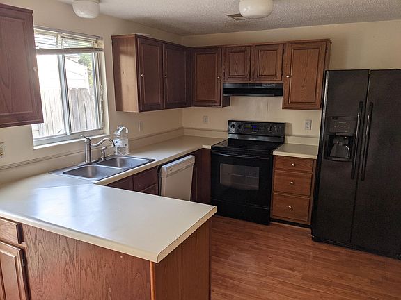 Plenty of space for food prep with appliances
