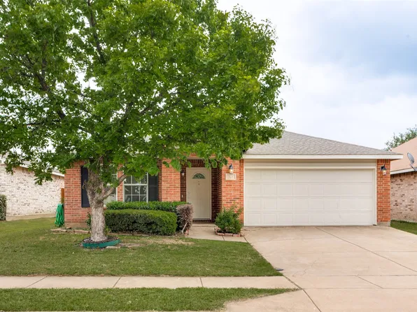321 Silver Lake Trl, Fort Worth, TX 76140
