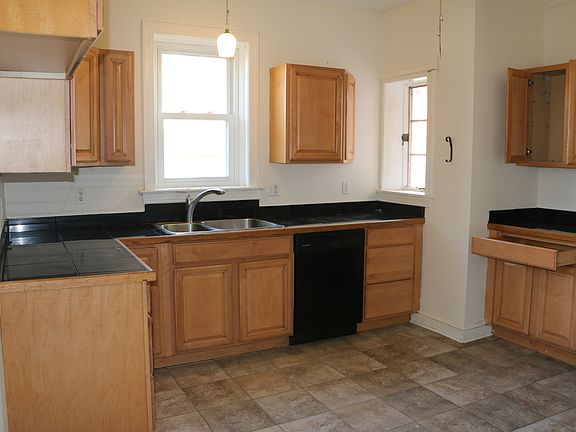 4th image of 958 Cherry St