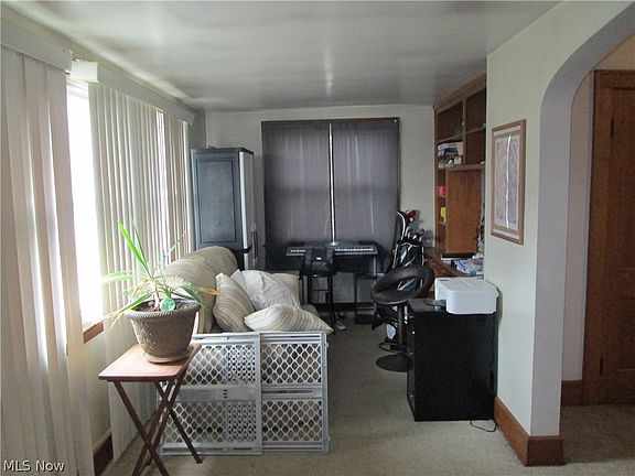 5th image of 1504 Sharon Ave