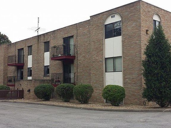 2nd image of 243 Marshall Ave E