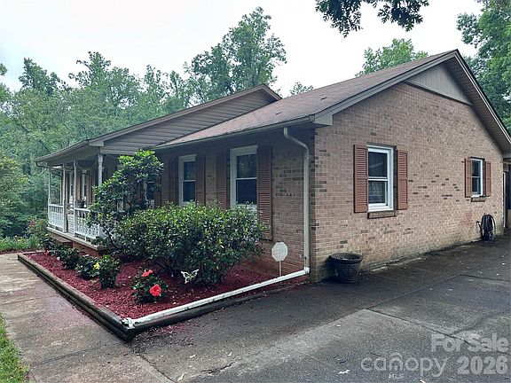 3rd image of 523 Boxwood St