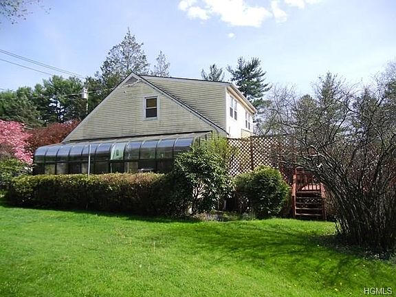 4th image of 11 Mahopac Ave