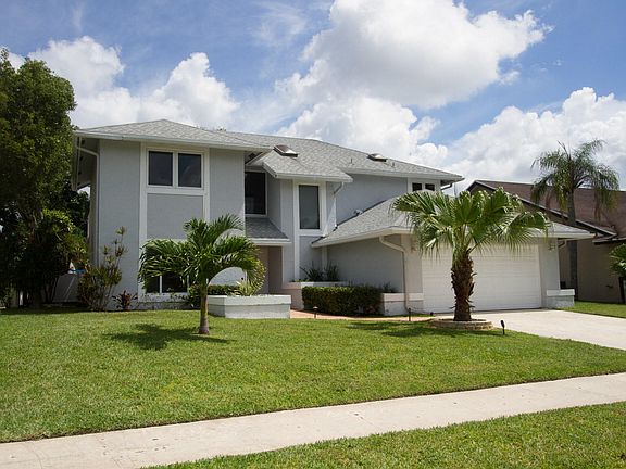 6303 Amberwoods Front 2