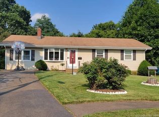 63 Village Cir, Hamden, CT 06514