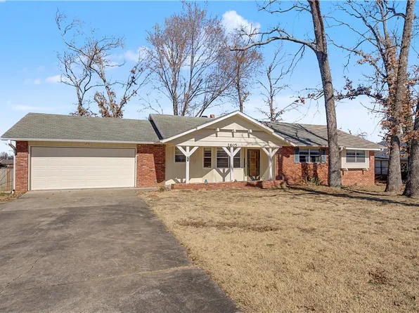 2605 W White Oak Dr, Rogers, AR 72758