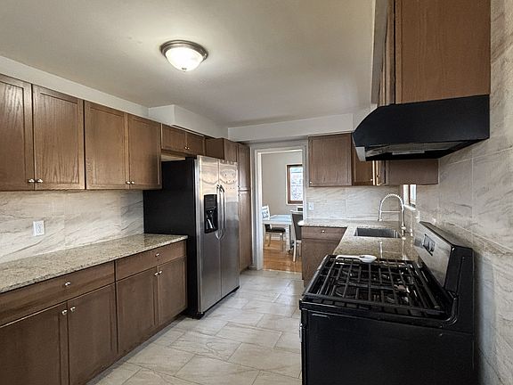 2nd image of 6845 Plainfield St