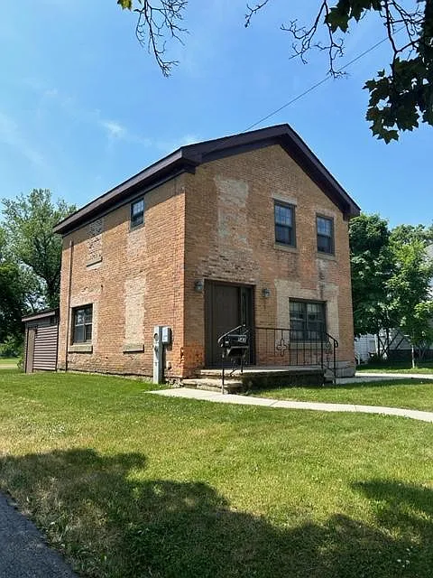 542 E Calhoun St photo 1