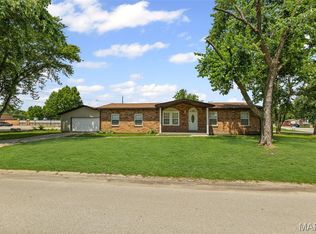 10 Fox Meadow Ln, Cahokia, IL 62206