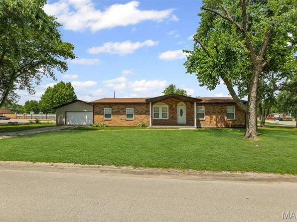 10 Fox Meadow Ln, Cahokia, IL 62206