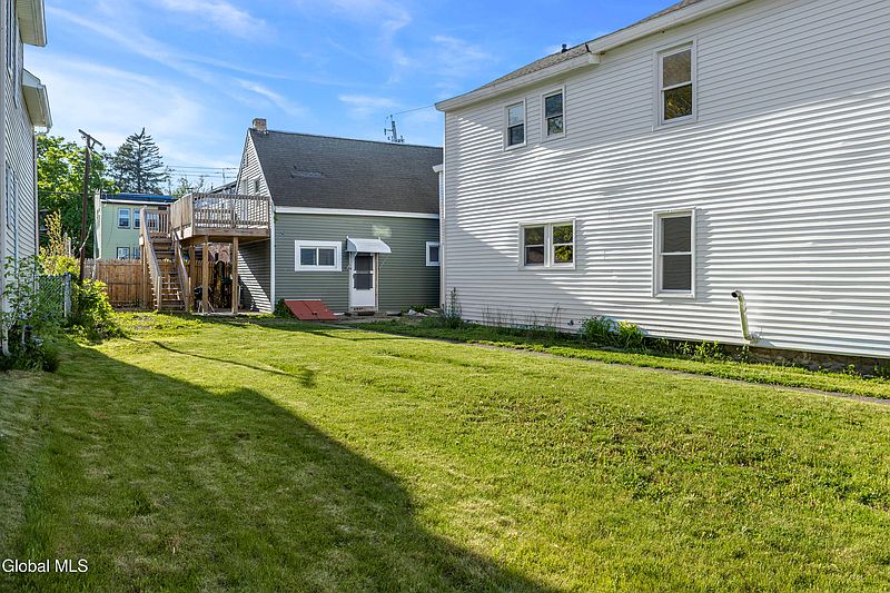 2nd image of 1427 4th Avenue