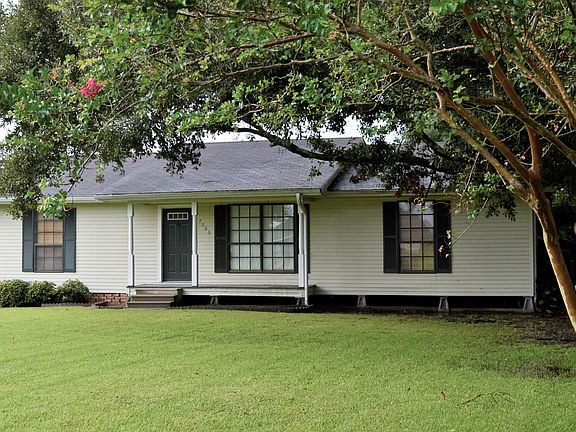 3rd image of 7506 Lake Wood Dr