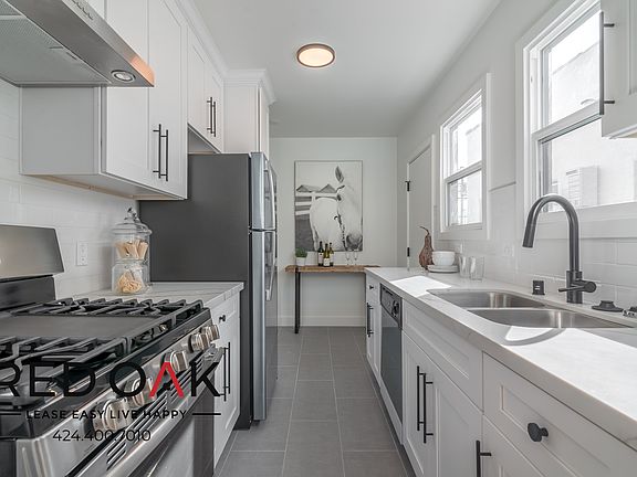 3rd image of 328 N Kingsley Dr #330