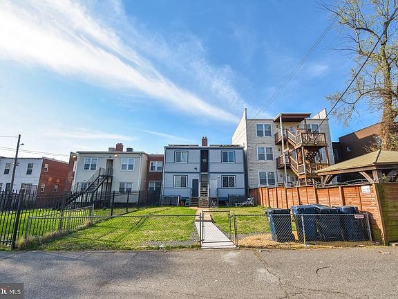 4th image of 636 Girard St NE