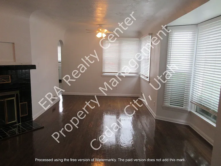 399 E Center St — Photo 4