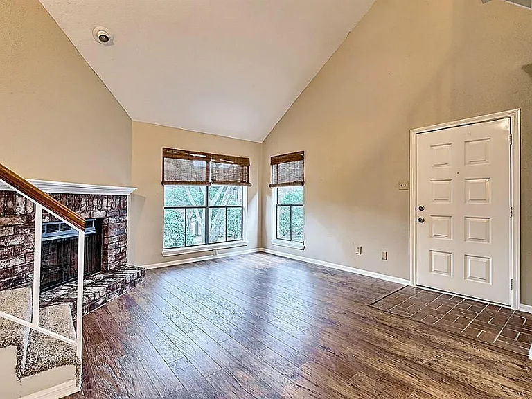3130 Walnut Bend Ln #402 — Photo 3