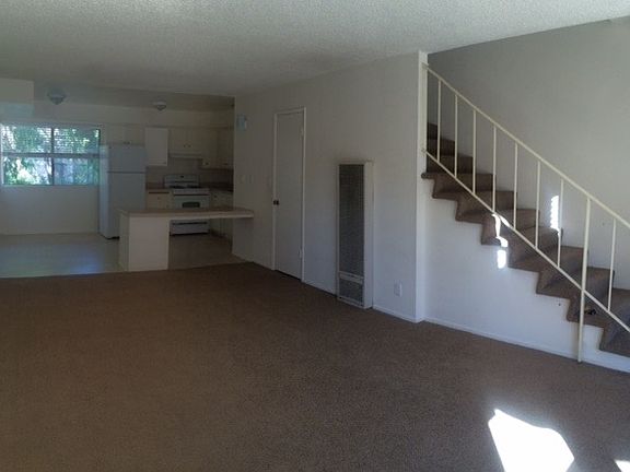 3rd image of 2400 De La Vina St APT 12