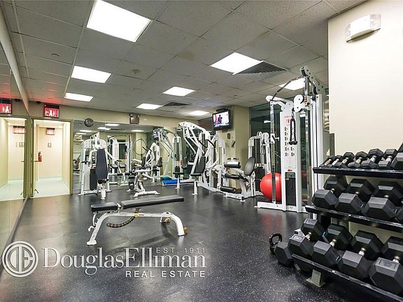 4th image of 250 E 40th St APT 34F