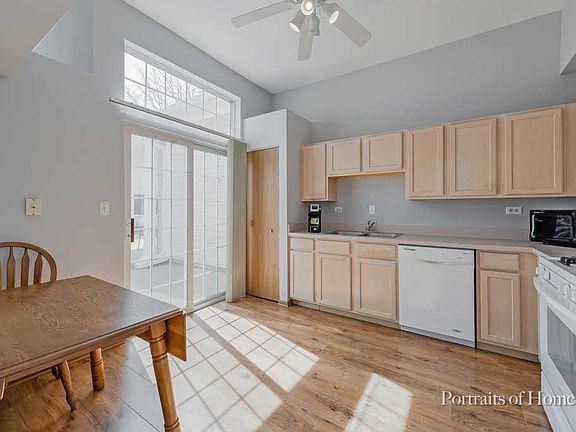3rd image of 520 E Victoria Cir #520