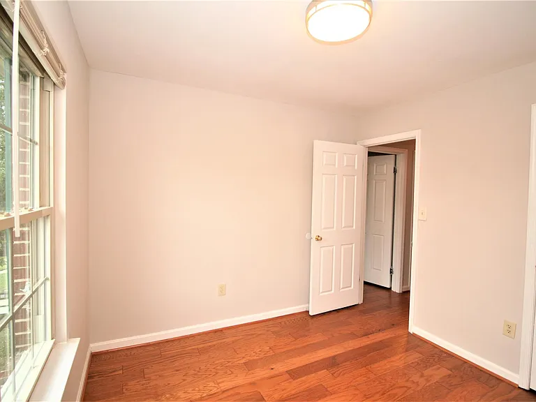 1002 Mondrian Ter #1002 — Photo 16