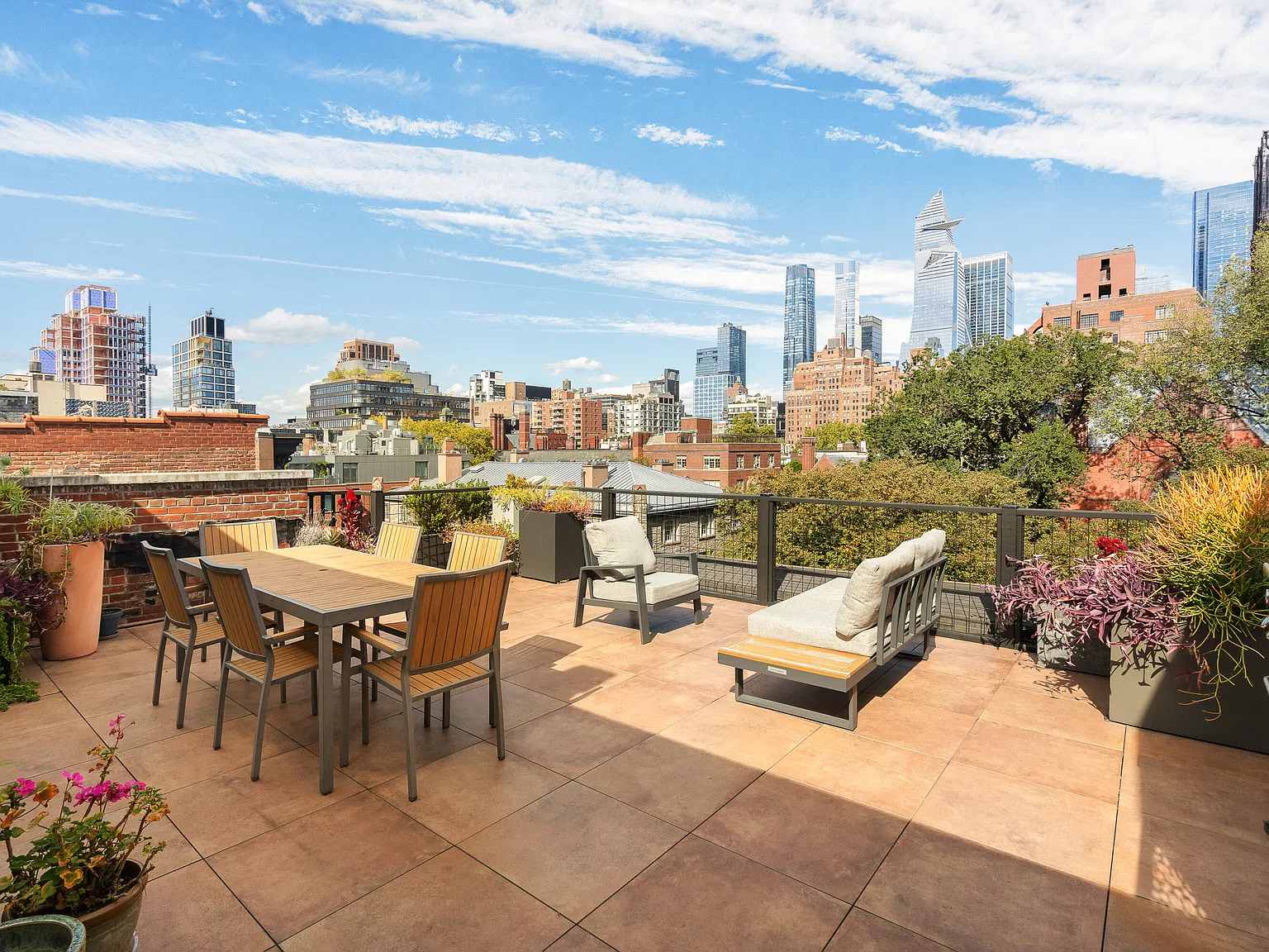 428 West 20th Street — Photo 1