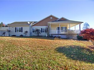 45 Rock View Ct, Hendersonville, NC 28739