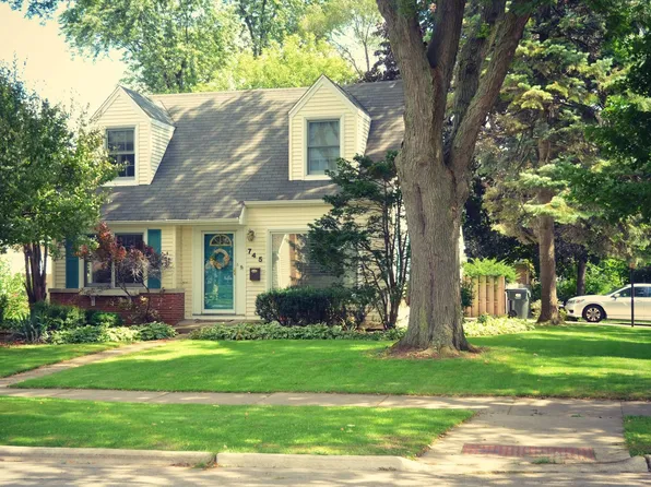745 S Chestnut Ave, Arlington Heights, IL 60005