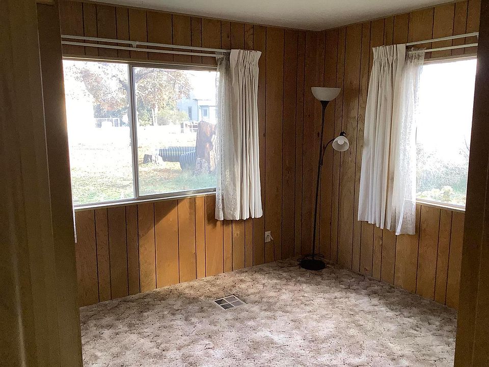 1st image of 7621 Bard St