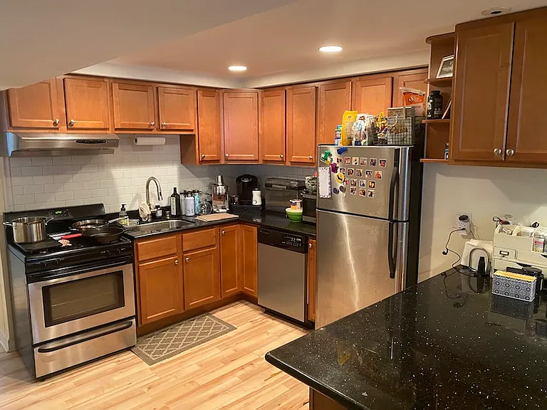 1032 W Oakdale Ave #G — Photo 1