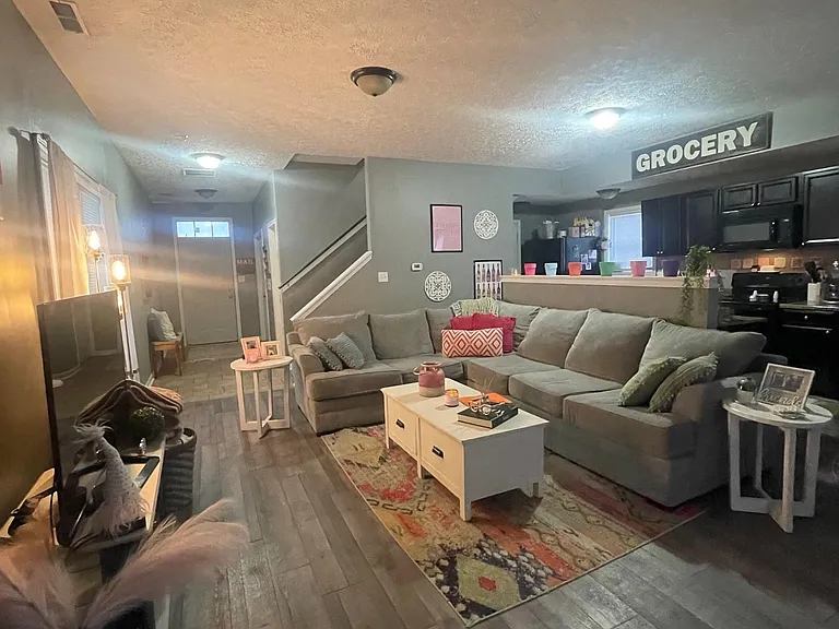 2038 N College Ave — Photo 6