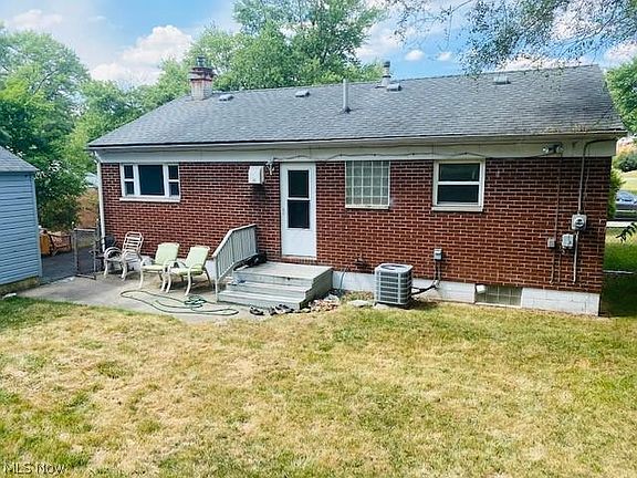 3rd image of 2416 Cathy Dr NE