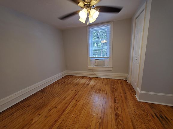 3rd image of 1127 N Royal Ave Front 3