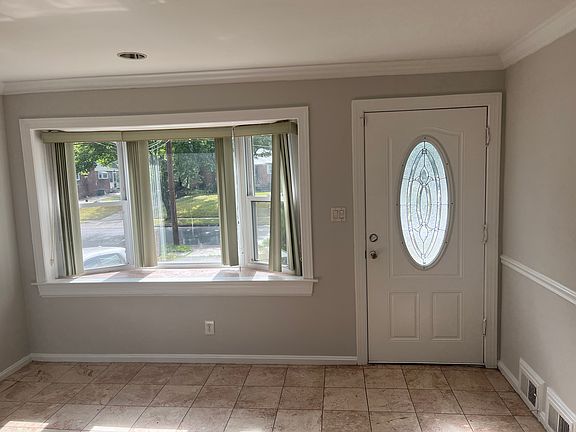 2nd image of 3206 Holly Hill Dr