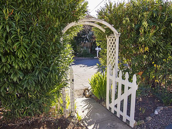4th image of 216 E Eucalyptus St