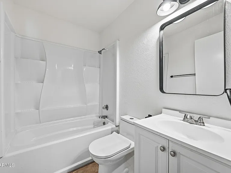 2216 W Straford Dr — Photo 20