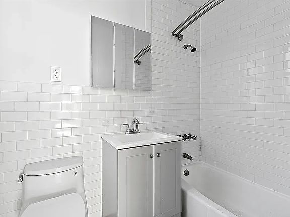 5th image of 643 9th Ave Unit 5A