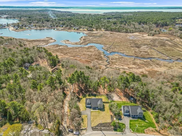 52 Great Neck Rd, Wareham, MA 02571