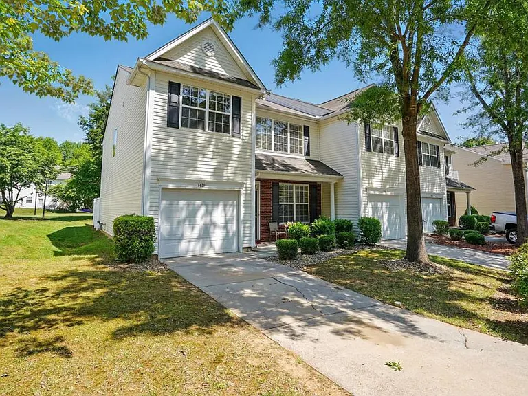 7420 Abigail Glen Dr — Photo 2