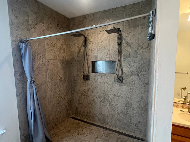 3915 Hunters Crest St — Photo 22