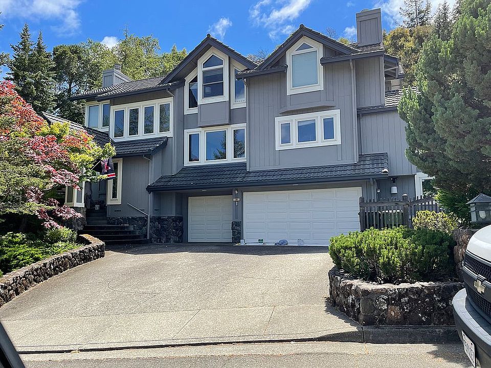 1st image of 30 Thunderbird Dr