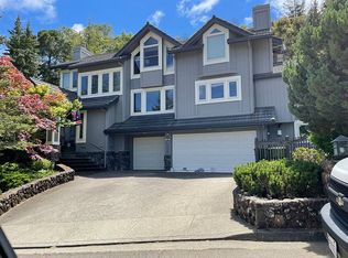 30 Thunderbird Dr, Novato, CA 94949