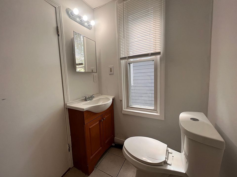 2nd image of 112 Ring St Floor 1